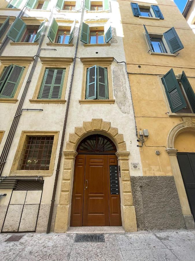 Magnolia Home - Piazza Delle Erbe Verona Exteriér fotografie